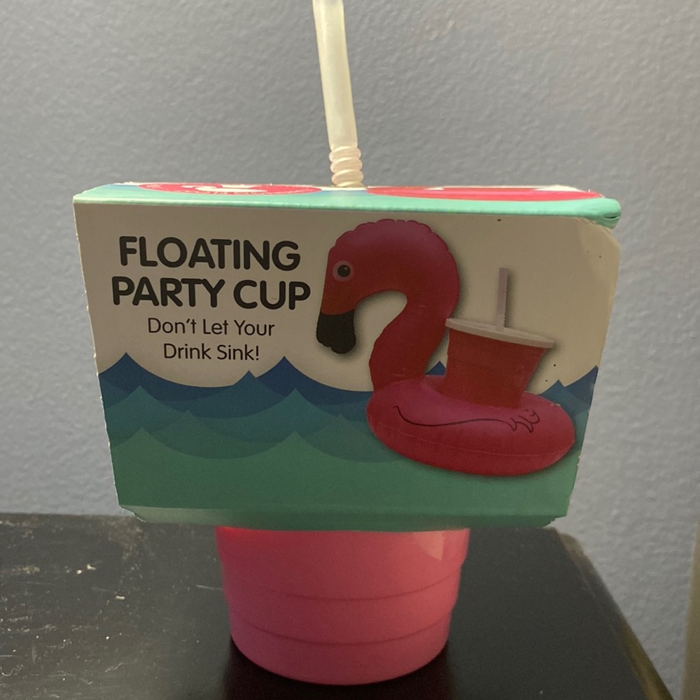 10/$10 Floating Party Cup. Flamingo NWT